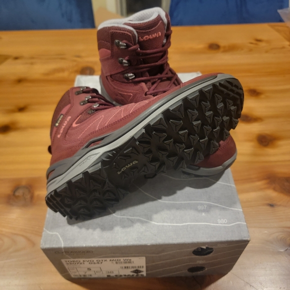 Lowa Women's Toro Evo GTX Mid Boot - Picture 2 of 3